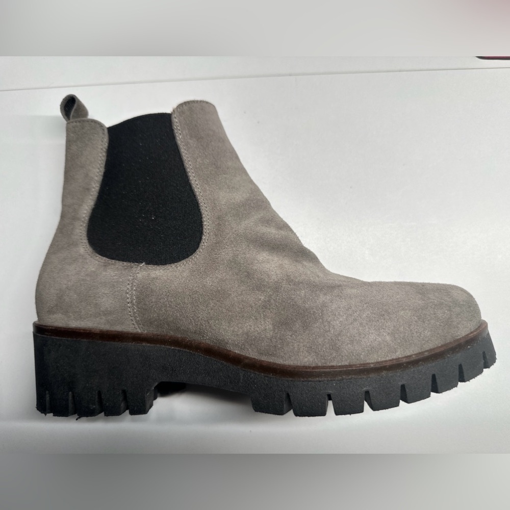 RIVER WOODS Women’s Gray Suede Lug Sole Chelsea Boots NWOT  Sz 9.5